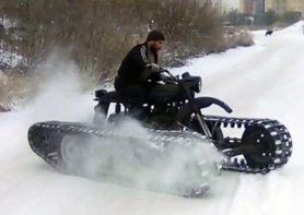 Видео: Умелец пересадил мотоцикл «Урал» на гусеницы